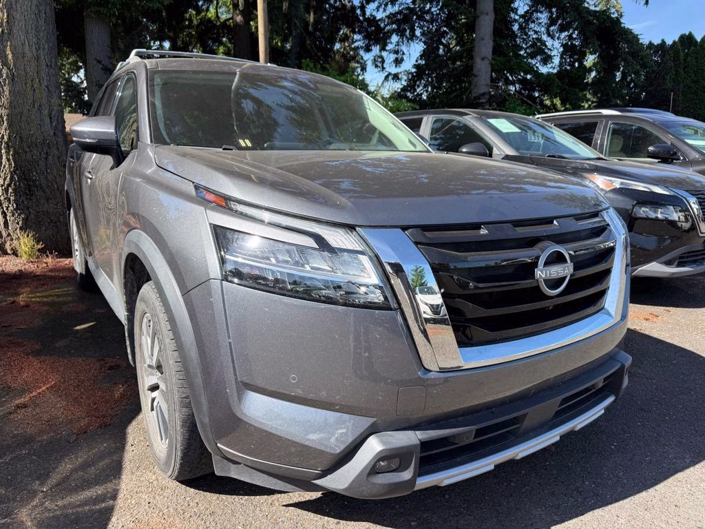 2024 Gun Metallic Nissan Pathfinder SL 4X4 SUV