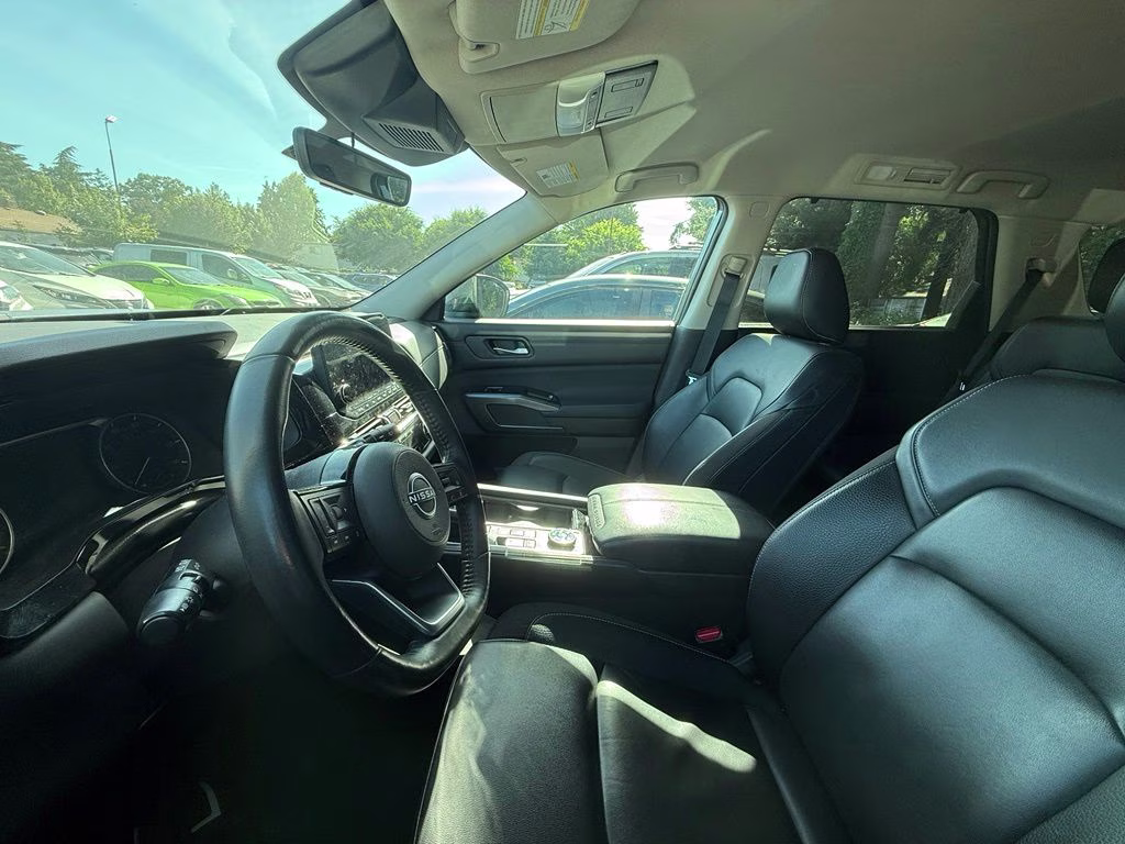 2024 Gun Metallic Nissan Pathfinder SL 4X4 SUV