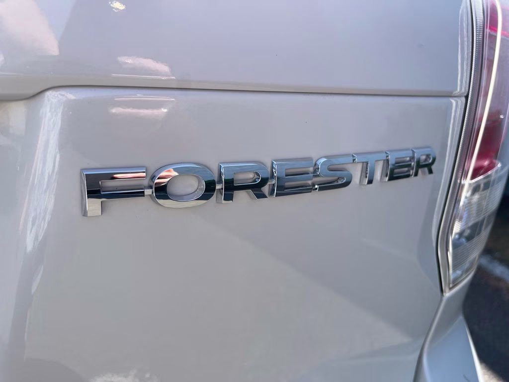 2018 Crystal White Pearl Subaru Forester 2.5i Premium AWD SUV