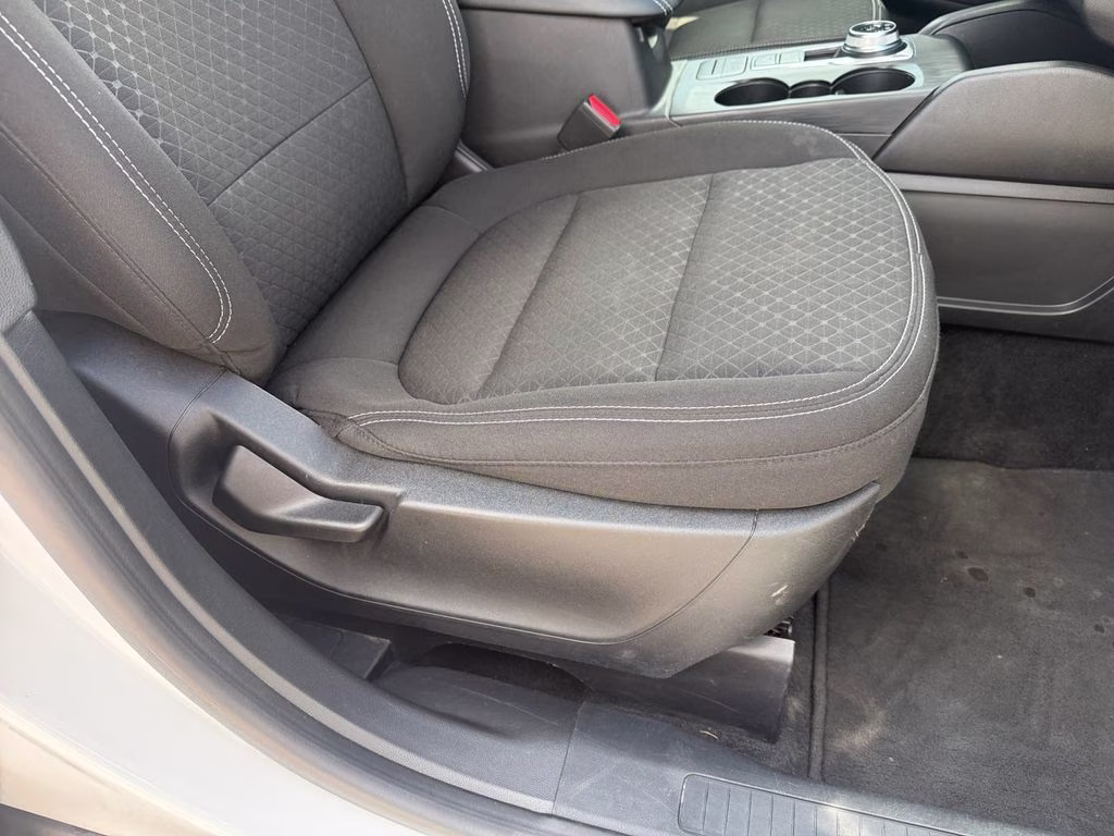 2024 Oxford White Ford Escape Active AWD SUV