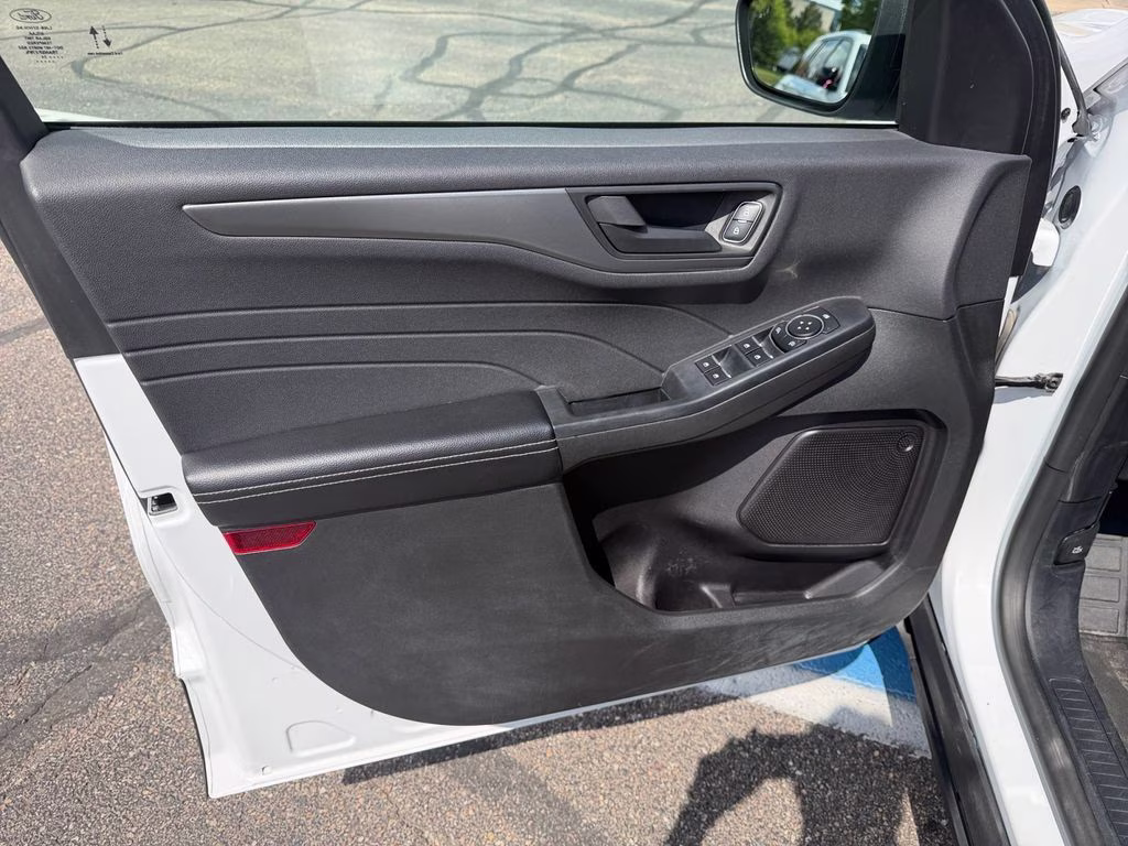 2024 Oxford White Ford Escape Active AWD SUV