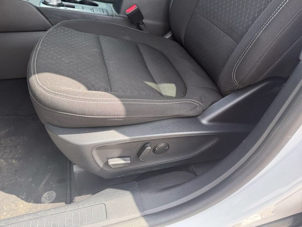 2024 Oxford White Ford Escape Active AWD SUV