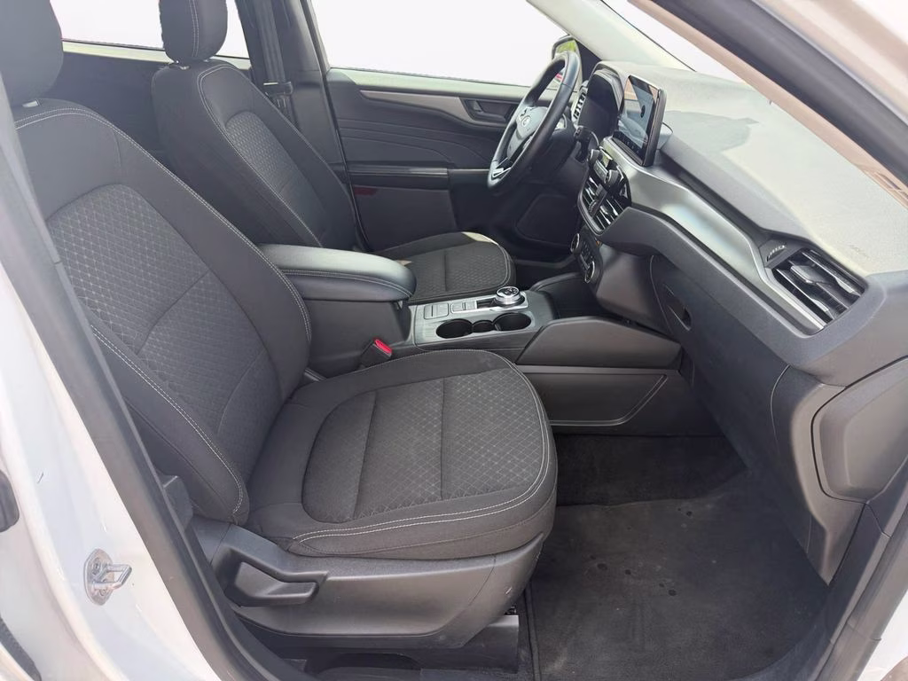 2024 Oxford White Ford Escape Active AWD SUV
