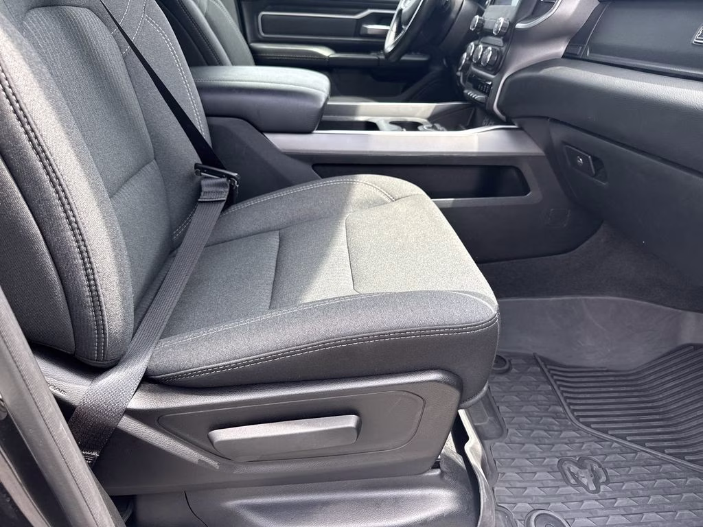 2022 Diamond Black Crystal Pearlcoat Ram 1500 Big Horn/Lone Star RWD Truck