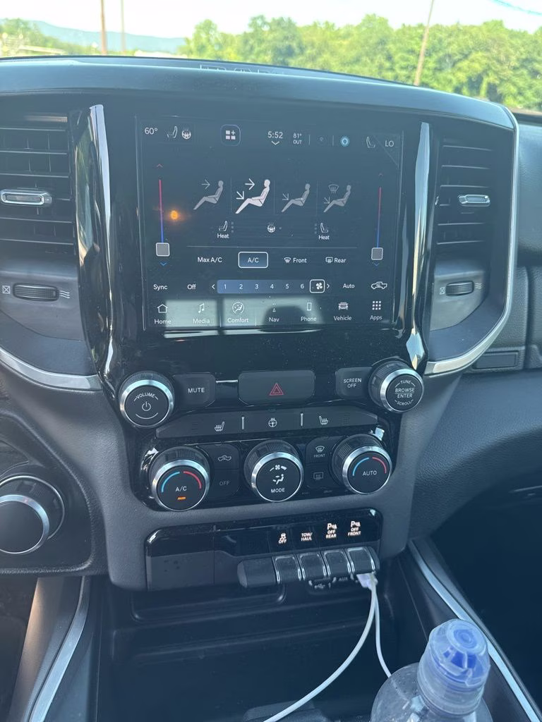 2022 Diamond Black Crystal Pearlcoat Ram 1500 Big Horn/Lone Star 4X4 Truck