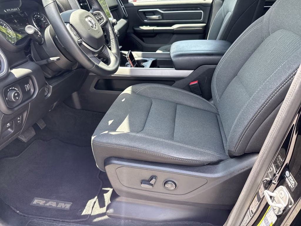 2022 Diamond Black Crystal Pearlcoat Ram 1500 Big Horn/Lone Star 4X4 Truck