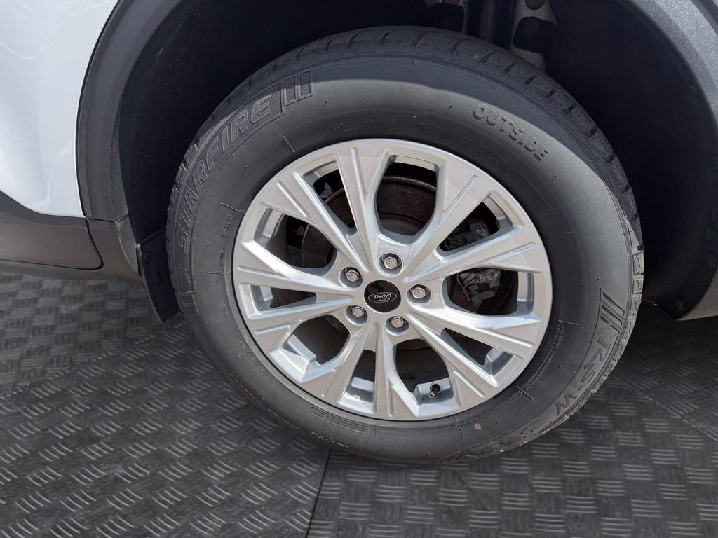 2024 Oxford White Ford Escape Active AWD SUV