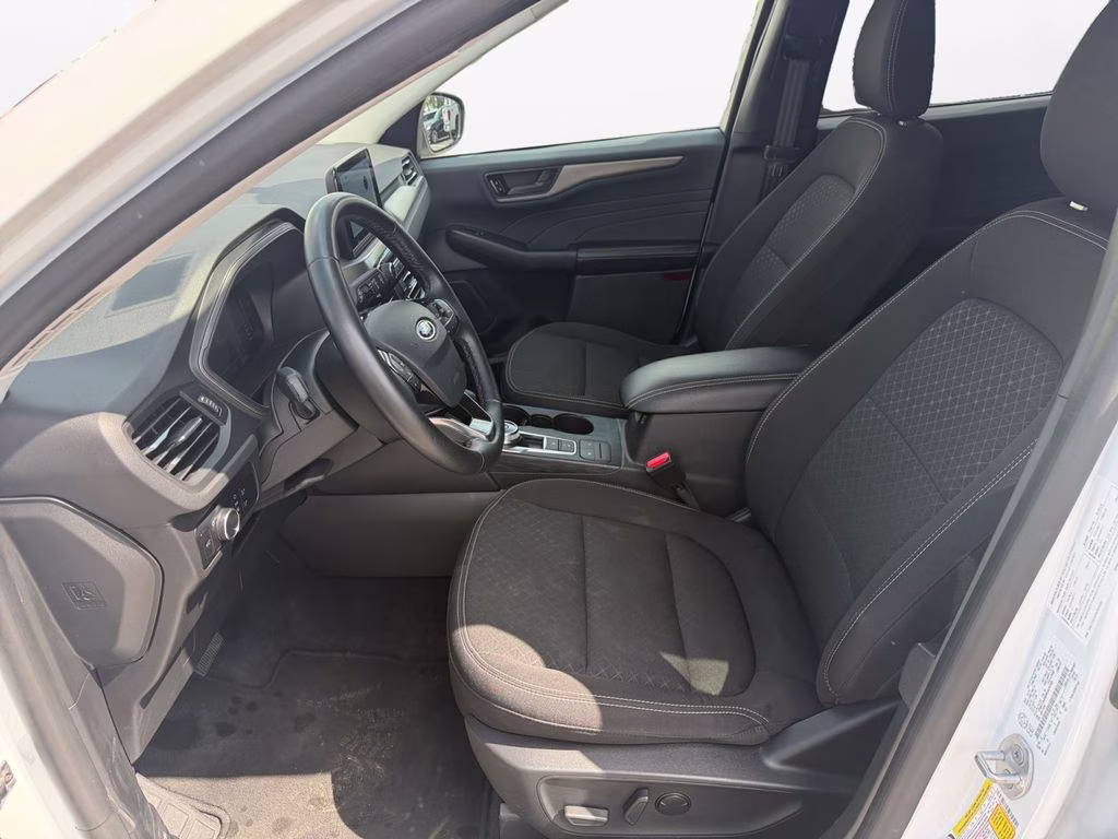 2024 Oxford White Ford Escape Active AWD SUV