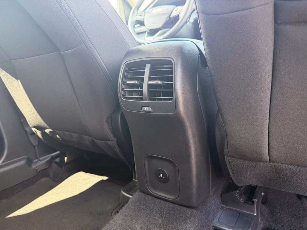 2024 Oxford White Ford Escape Active AWD SUV