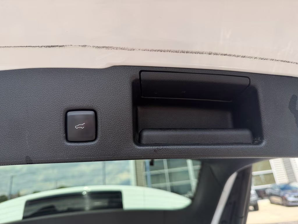 2024 Oxford White Ford Escape Active AWD SUV