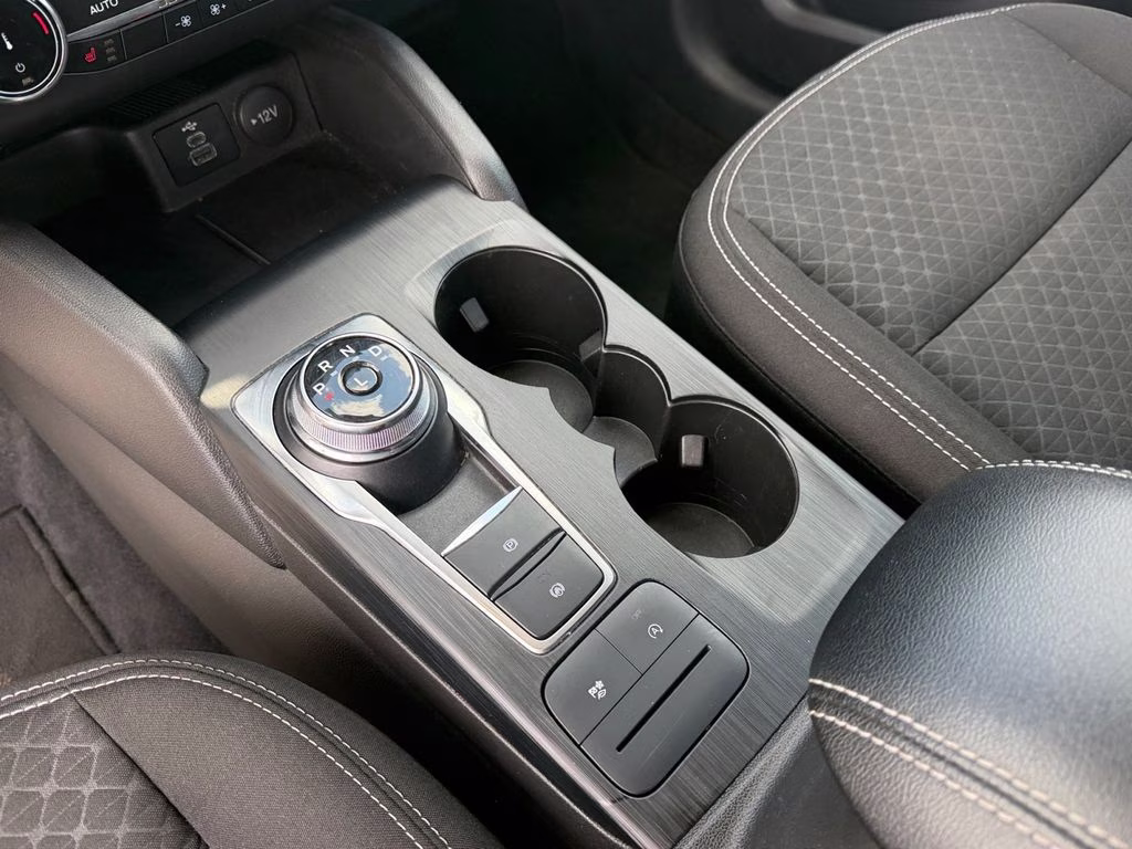 2024 Oxford White Ford Escape Active AWD SUV