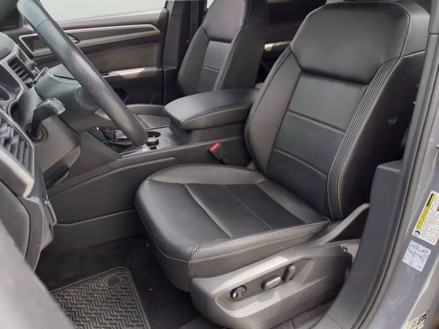 2021 Pure Gray Volkswagen Atlas Cross Sport 3.6L V6 SE w/Technology R-Line AWD SUV