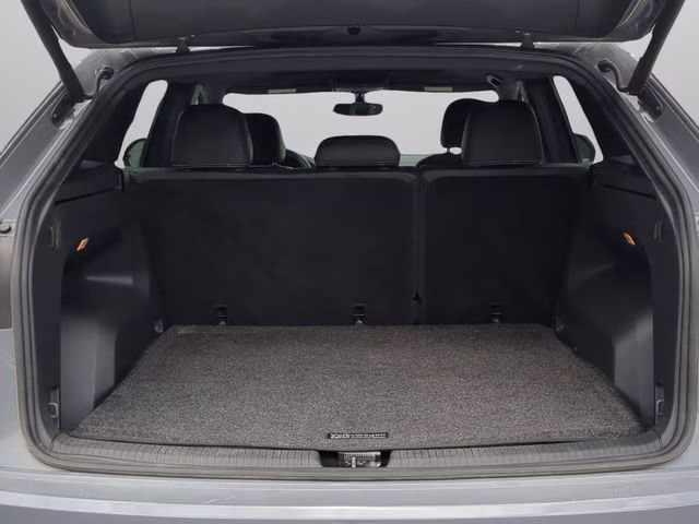 2021 Pure Gray Volkswagen Atlas Cross Sport 3.6L V6 SE w/Technology R-Line AWD SUV
