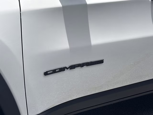 2026 Bright White Clearcoat Jeep Compass Latitude Altitude 4X4 SUV
