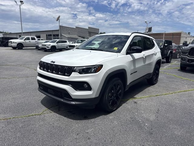 2026 Bright White Clearcoat Jeep Compass Latitude Altitude 4X4 SUV