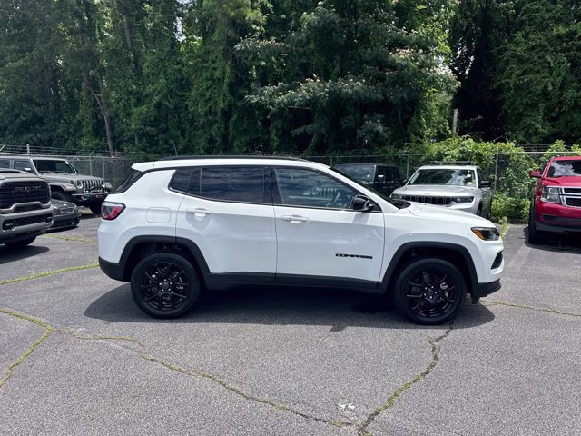 2026 Bright White Clearcoat Jeep Compass Latitude Altitude 4X4 SUV