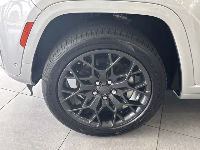 2026 Silver Zynith Jeep Grand Cherokee L Summit 4X4 SUV