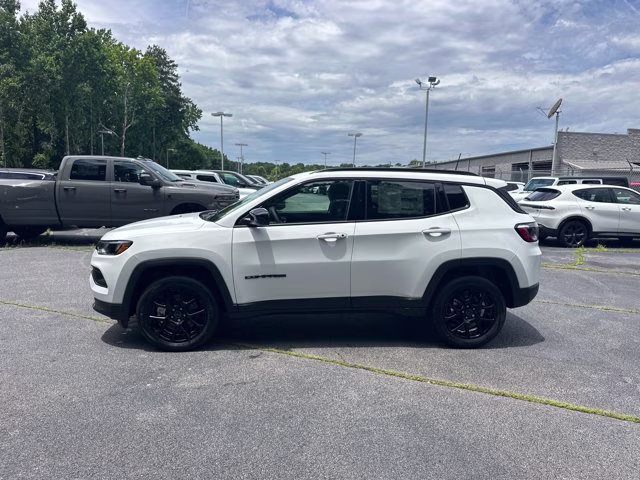 2026 Bright White Clearcoat Jeep Compass Latitude Altitude 4X4 SUV