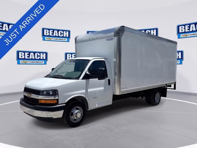 2026 Summit White Chevrolet Express Cutaway 3500 1WT RWD Long Wheelbase