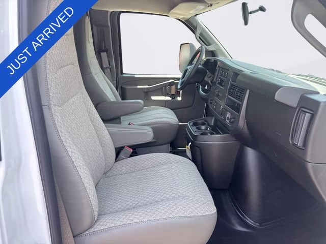 2026 Summit White Chevrolet Express Cutaway 3500 1WT RWD Long Wheelbase