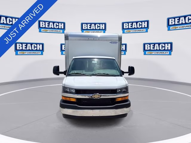 2026 Summit White Chevrolet Express Cutaway 3500 1WT RWD Long Wheelbase