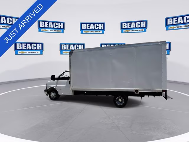 2026 Summit White Chevrolet Express Cutaway 3500 1WT RWD Long Wheelbase