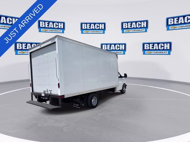 2026 Summit White Chevrolet Express Cutaway 3500 1WT RWD Long Wheelbase