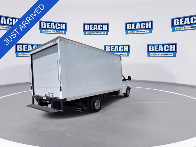 2026 Summit White Chevrolet Express Cutaway 3500 1WT RWD Long Wheelbase
