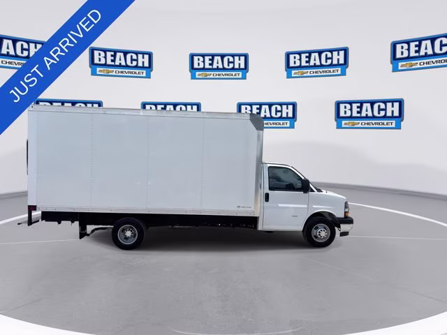 2026 Summit White Chevrolet Express Cutaway 3500 1WT RWD Long Wheelbase