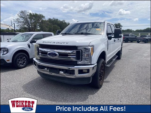 2017 Oxford White Ford Super Duty F-250 SRW XLT 4X4 Truck