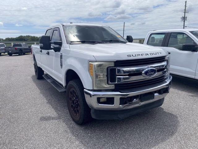 2017 Oxford White Ford Super Duty F-250 SRW XLT 4X4 Truck