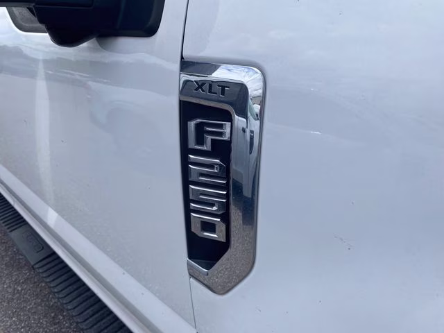 2017 Oxford White Ford Super Duty F-250 SRW XLT 4X4 Truck