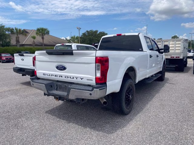 2017 Oxford White Ford Super Duty F-250 SRW XLT 4X4 Truck