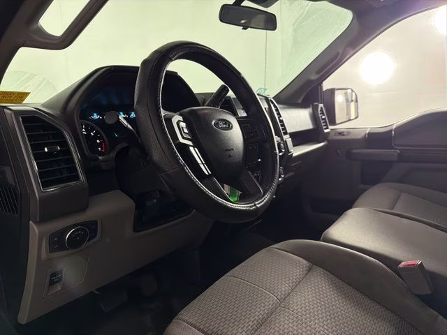 2019 Oxford White Ford F-150 XLT 4X4 Truck