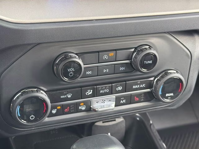 2025 Green Metallic Ford Bronco Outer Banks 4X4 Convertible