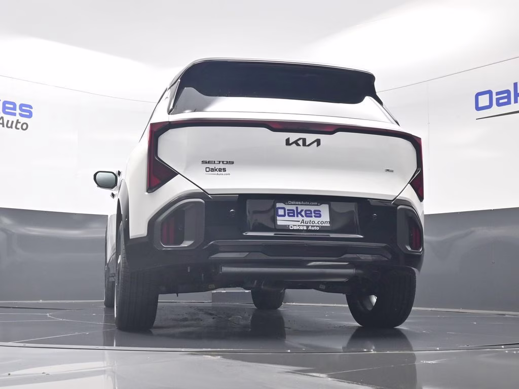 2027 Snow White Pearl Kia Seltos X-Line SX AWD SUV