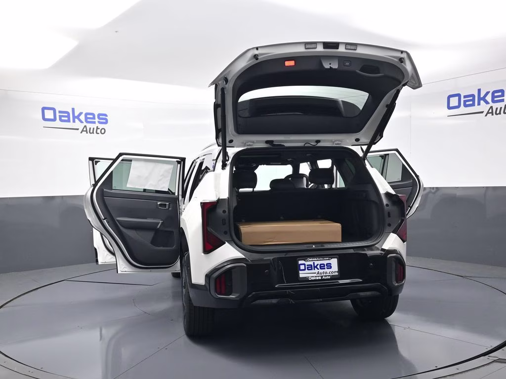 2027 Snow White Pearl Kia Seltos X-Line SX AWD SUV