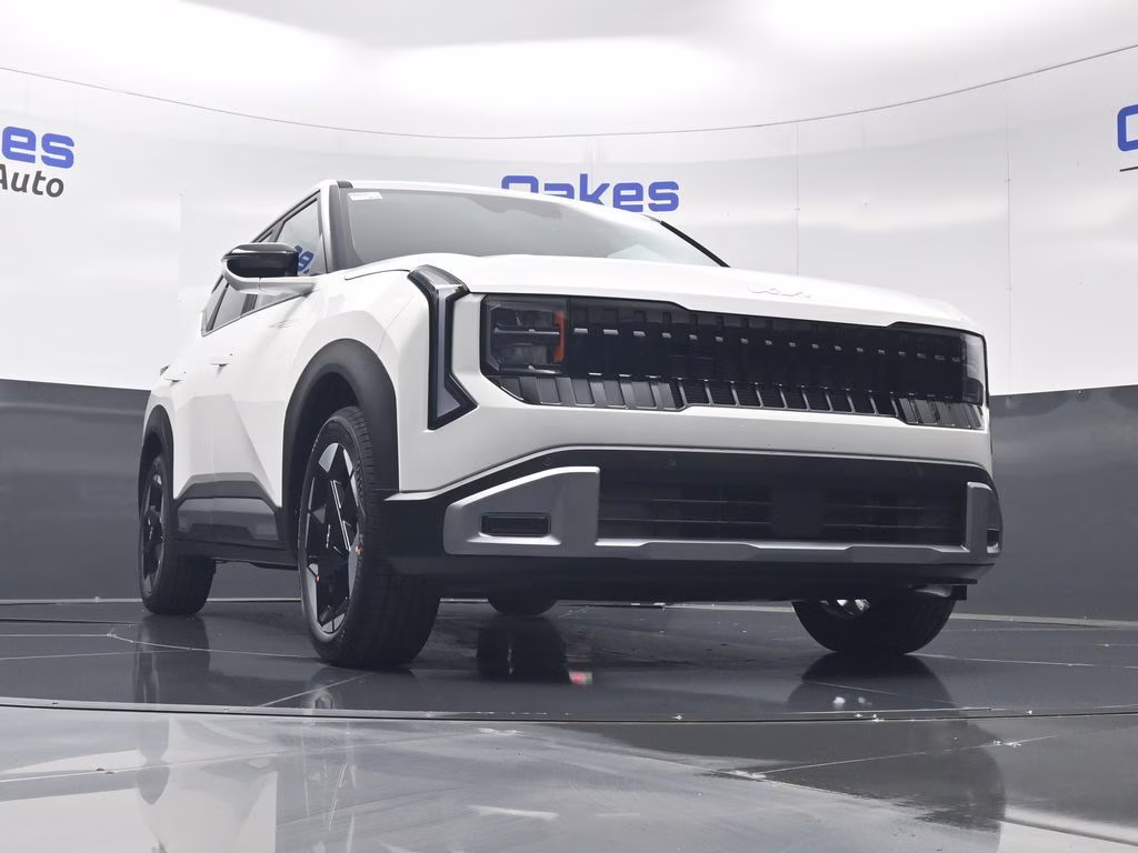 2027 Snow White Pearl Kia Seltos S FWD SUV