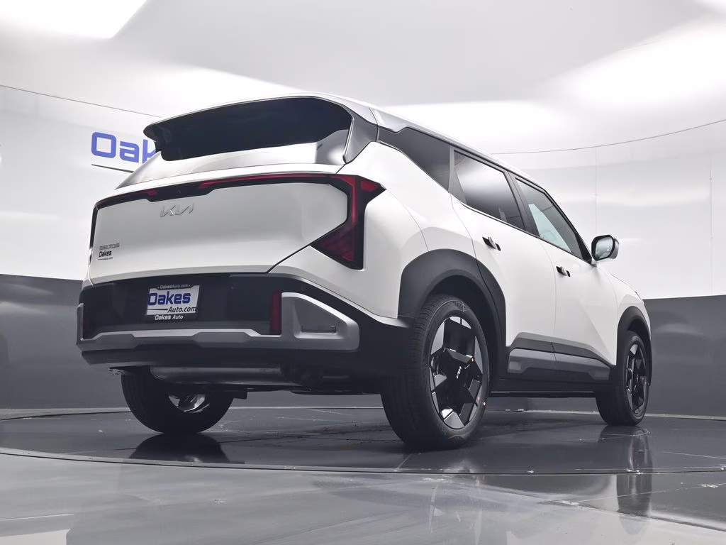 2027 Snow White Pearl Kia Seltos S FWD SUV