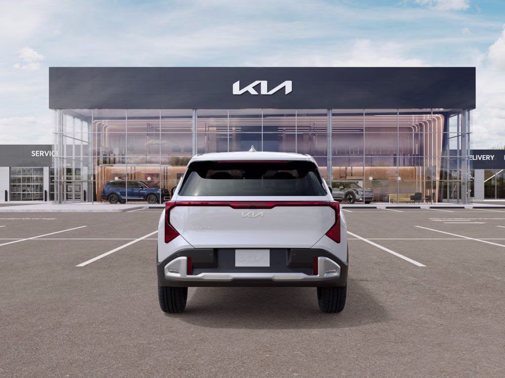 2027 Snow White Pearl Kia Seltos S FWD SUV