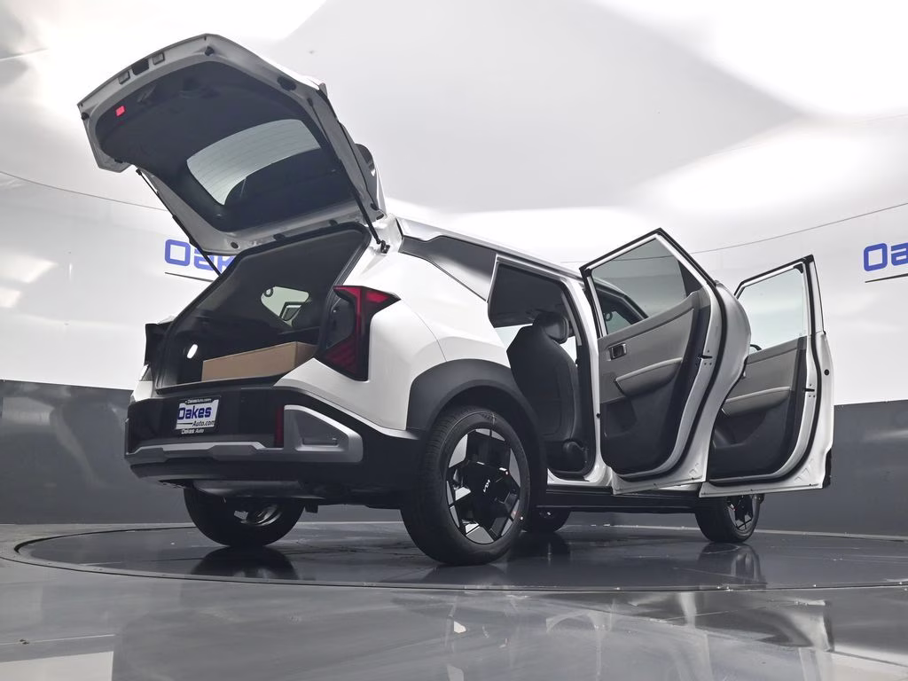 2027 Snow White Pearl Kia Seltos S FWD SUV