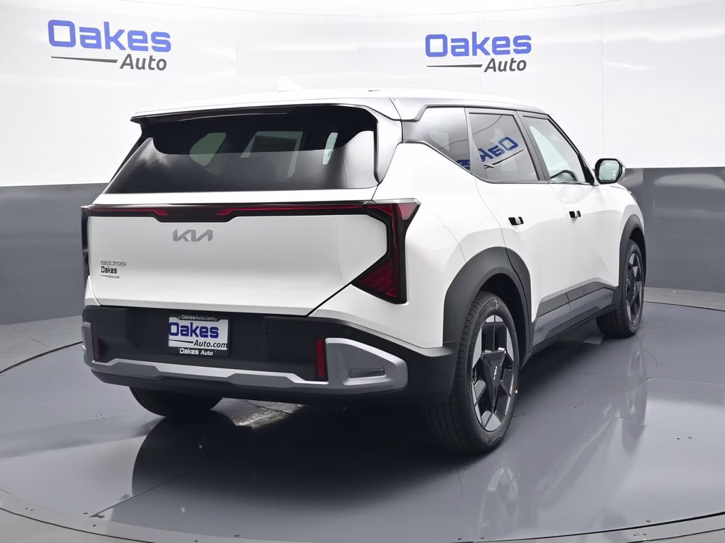 2027 Snow White Pearl Kia Seltos S FWD SUV