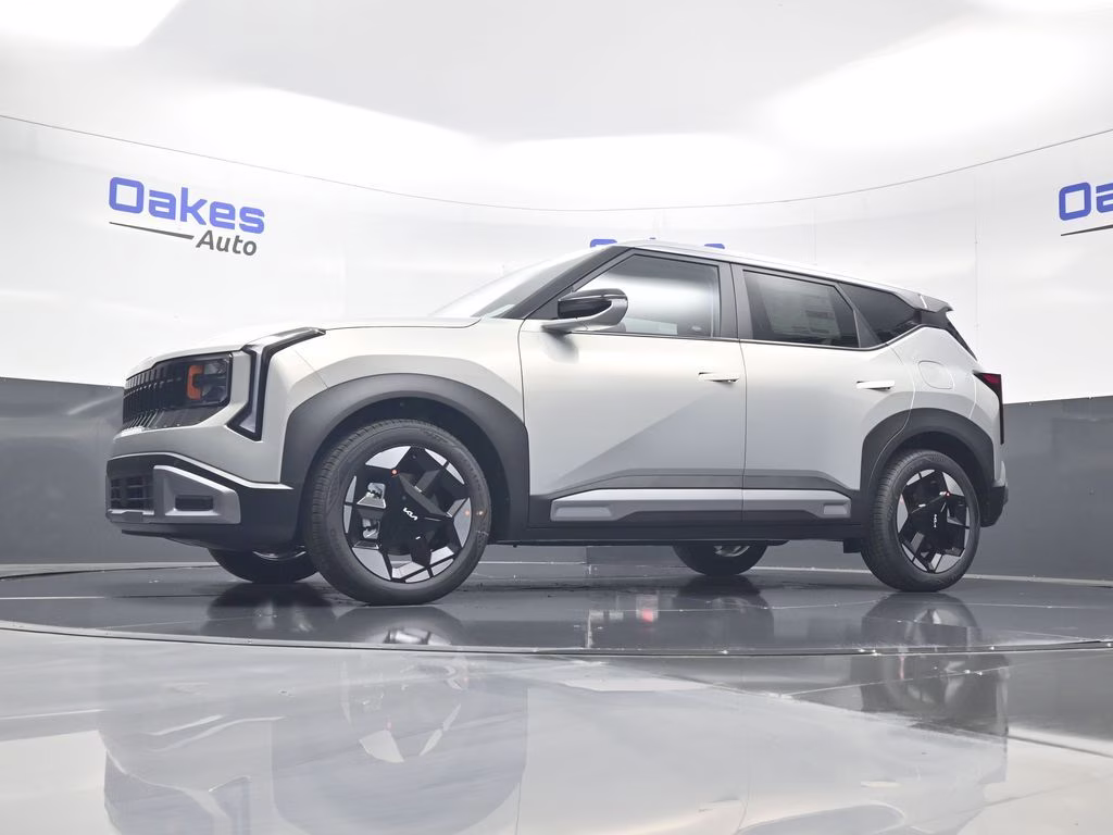 2027 Ivory Silver Kia Seltos S FWD SUV