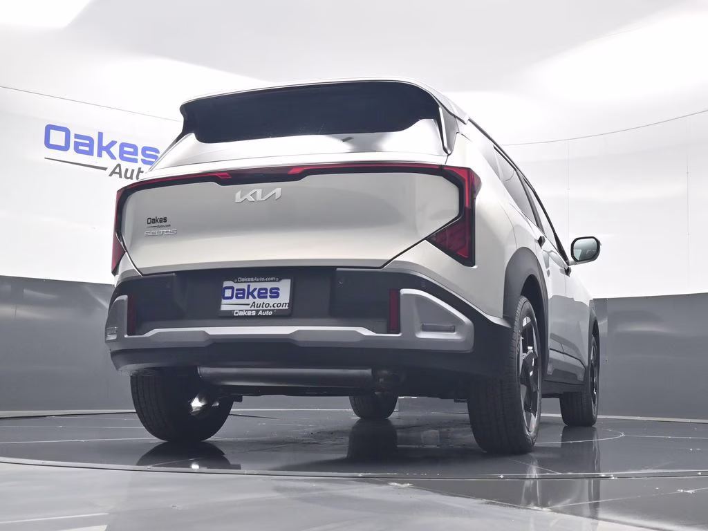 2027 Ivory Silver Kia Seltos S FWD SUV