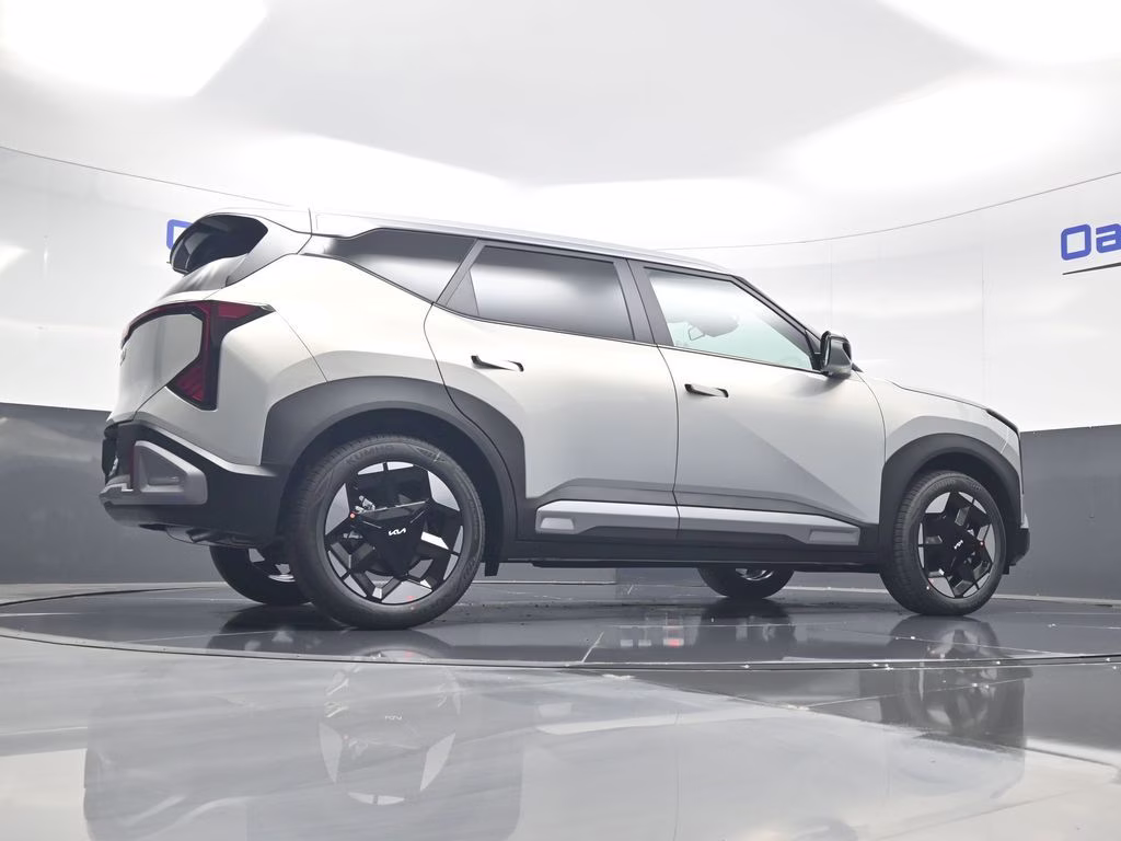 2027 Ivory Silver Kia Seltos S FWD SUV