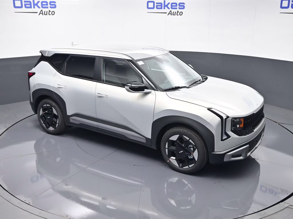 2027 Ivory Silver Kia Seltos S FWD SUV