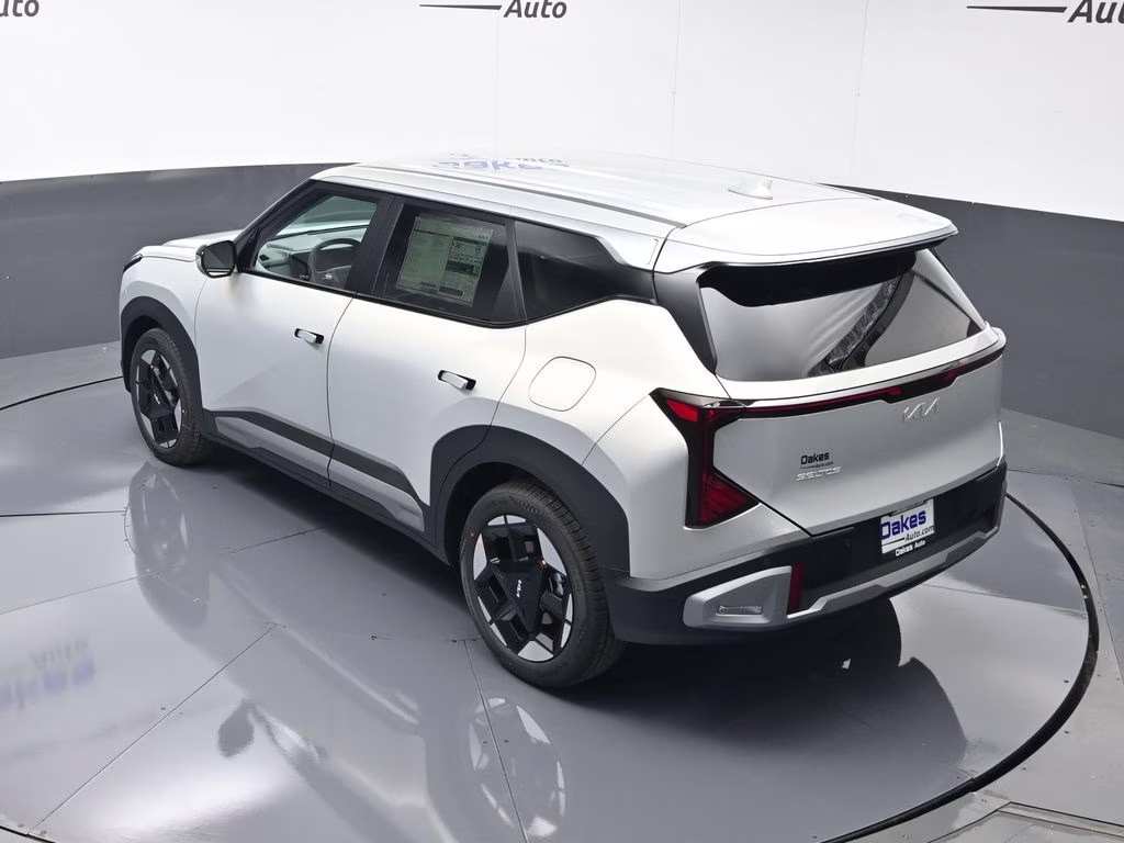 2027 Ivory Silver Kia Seltos S FWD SUV