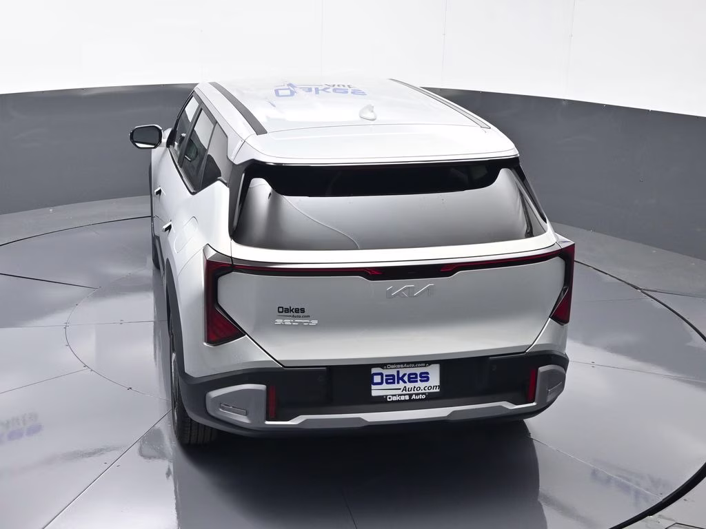 2027 Ivory Silver Kia Seltos S FWD SUV