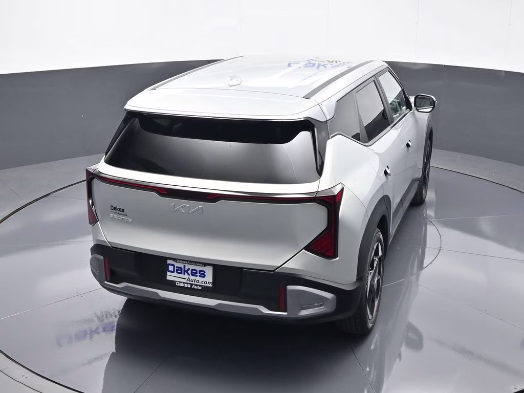 2027 Ivory Silver Kia Seltos S FWD SUV