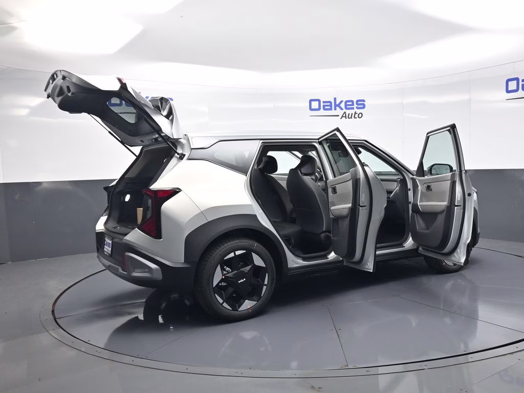 2027 Ivory Silver Kia Seltos S FWD SUV